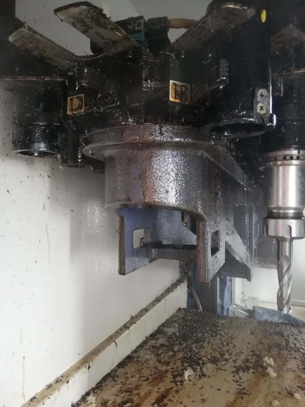 Cleaning machine tools quickly and efficiently phcleantec (en)